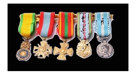 Comment reconnaître les insignes&nbsp;militaires